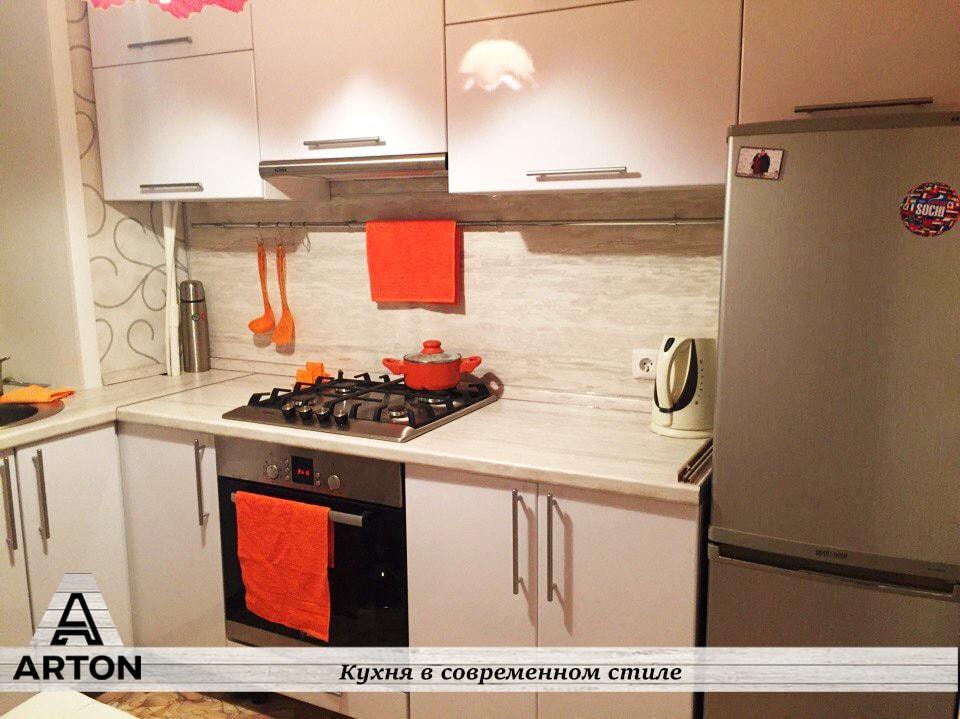 Кухня на заказ с яркими акцентами