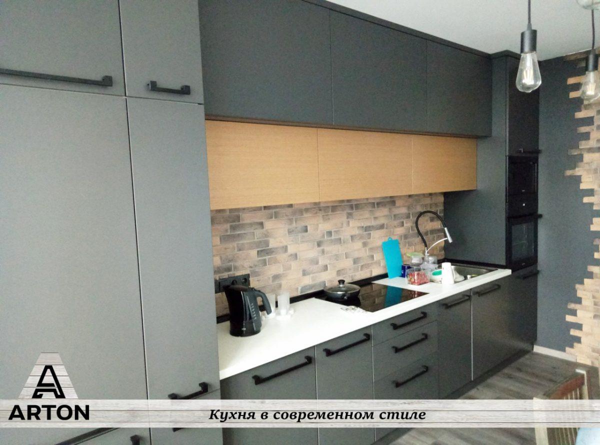 Серая кухня на заказ с матовыми фасадами